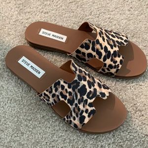 STEVE MADDEN | Leopard Print Sandals